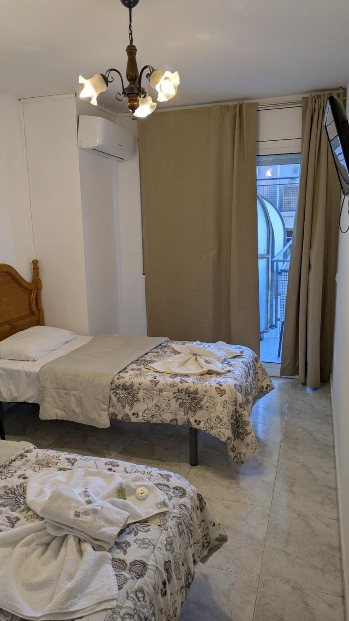Hostal Europa Tarragona Luaran gambar